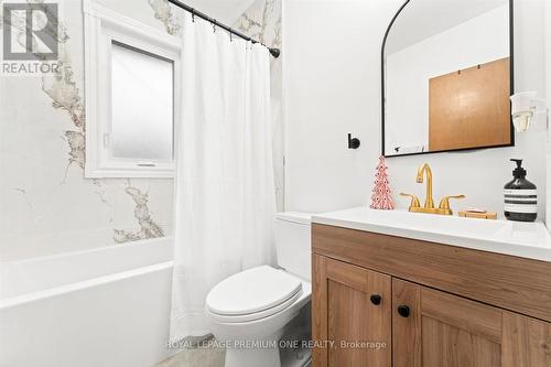 7 North Heights Road, Toronto, ON - Indoor Photo Showing Bathroom