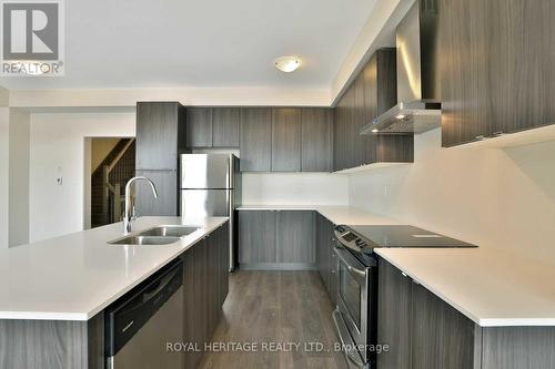 3209 Mintwood Circle, Oakville, ON - Indoor Photo Showing Kitchen With Stainless Steel Kitchen With Double Sink With Upgraded Kitchen