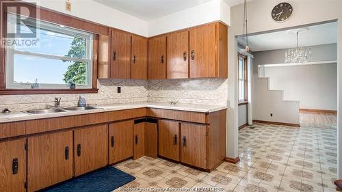 543 Texas, Amherstburg, ON - Indoor Photo Showing Kitchen With Double Sink