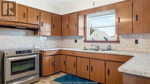 543 Texas, Amherstburg, ON - Indoor Photo Showing Kitchen With Double Sink