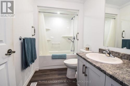 3951 Durban Lane, Lincoln (980 - Lincoln-Jordan/Vineland), ON - Indoor Photo Showing Bathroom