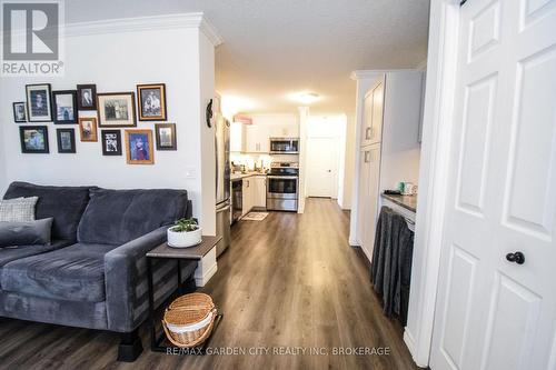 3951 Durban Lane, Lincoln (980 - Lincoln-Jordan/Vineland), ON - Indoor Photo Showing Living Room