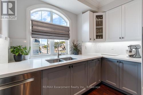 139 Wilson Street, Oakville (Old Oakville), ON - Indoor Photo Showing Kitchen With Double Sink