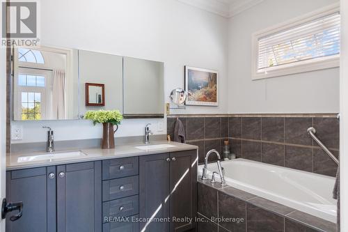 139 Wilson Street, Oakville (Old Oakville), ON - Indoor Photo Showing Bathroom