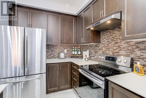 31 Padbury Trail, Brampton, ON - Indoor Photo Showing Kitchen With Upgraded Kitchen