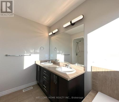 100 Dolomiti Court, Hamilton, ON - Indoor Photo Showing Bathroom