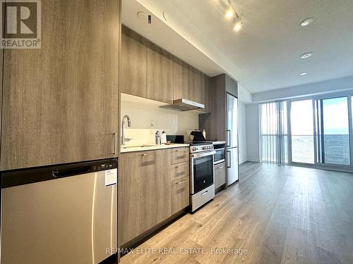 1108 - 195 Commerce Street, Vaughan, ON - Indoor Photo Showing Kitchen With Upgraded Kitchen