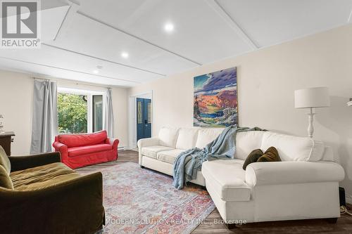 23 Elizabeth Avenue, Tiny, ON - Indoor Photo Showing Living Room