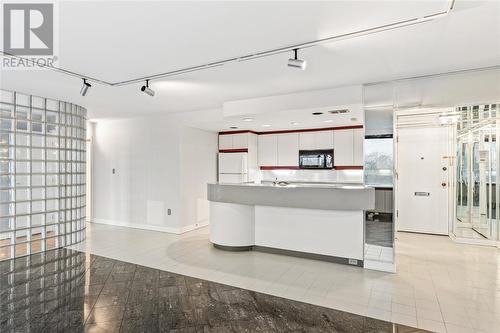 2144 Pelissier Street, Windsor, ON - Indoor Photo Showing Kitchen