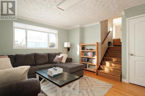 581 Saugeen Crescent, Peterborough (Ashburnham), ON - Indoor Photo Showing Living Room