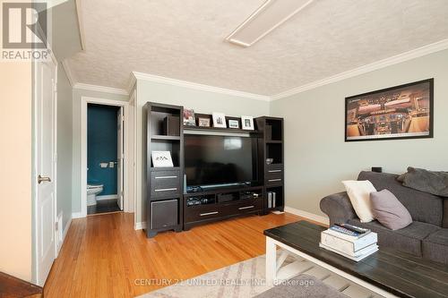 581 Saugeen Crescent, Peterborough (Ashburnham), ON - Indoor Photo Showing Living Room