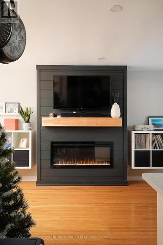 581 Saugeen Crescent, Peterborough (Ashburnham), ON - Indoor Photo Showing Living Room With Fireplace