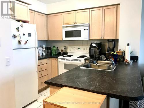 1505 - 18 Parkview Avenue, Toronto, ON - Indoor Photo Showing Kitchen