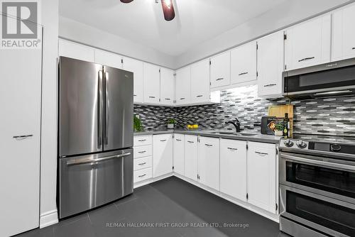 54-175 Trudelle Street, Toronto, ON - Indoor Photo Showing Kitchen With Stainless Steel Kitchen With Double Sink