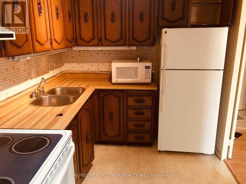 501 - 825 Kennedy Road, Toronto, ON - Indoor Photo Showing Kitchen With Double Sink