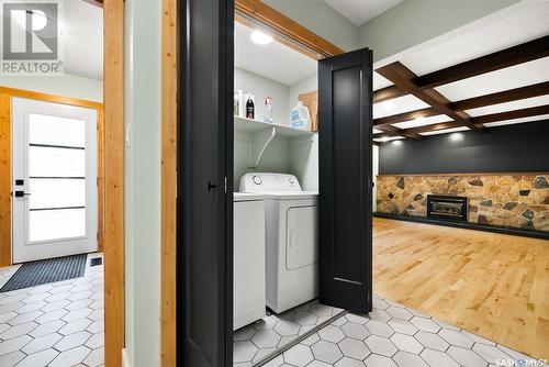 892 Mcniven Avenue, Regina, SK - Indoor Photo Showing Laundry Room