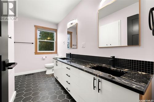 892 Mcniven Avenue, Regina, SK - Indoor Photo Showing Bathroom