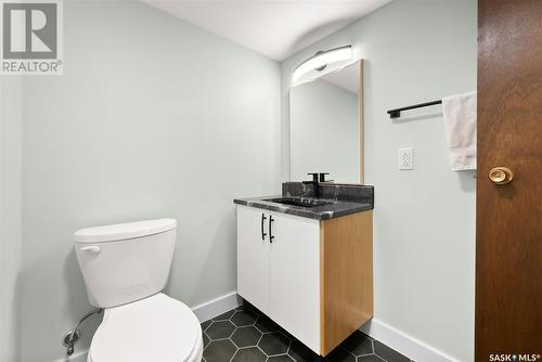 892 Mcniven Avenue, Regina, SK - Indoor Photo Showing Bathroom