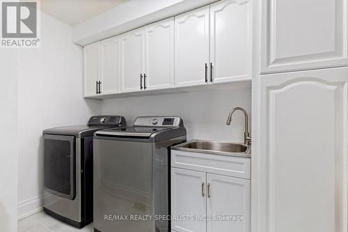 943 Ceremonial Drive, Mississauga, ON - Indoor Photo Showing Laundry Room