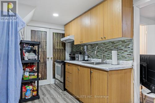 943 Ceremonial Drive, Mississauga, ON - Indoor Photo Showing Kitchen