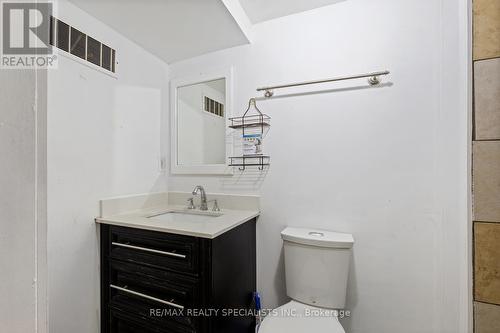 943 Ceremonial Drive, Mississauga, ON - Indoor Photo Showing Bathroom