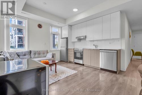 102 - 130 Canon Jackson Drive, Toronto, ON - Indoor Photo Showing Kitchen