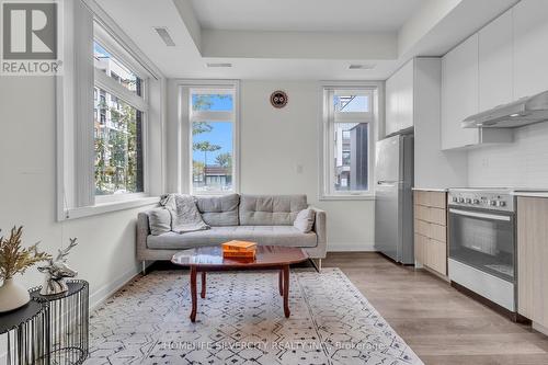 102 - 130 Canon Jackson Drive, Toronto, ON - Indoor Photo Showing Living Room