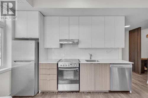 102 - 130 Canon Jackson Drive, Toronto, ON - Indoor Photo Showing Kitchen