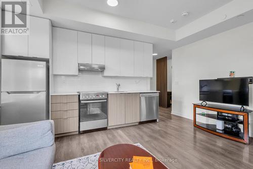 102 - 130 Canon Jackson Drive, Toronto, ON - Indoor Photo Showing Kitchen