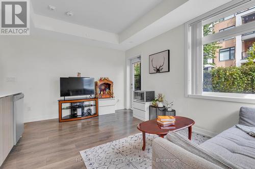 102 - 130 Canon Jackson Drive, Toronto, ON - Indoor Photo Showing Living Room