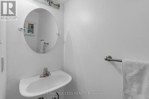 205B - 211 Forum Drive, Mississauga, ON - Indoor Photo Showing Bathroom