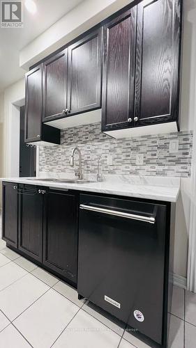 106 Lanark Circle, Brampton, ON - Indoor Photo Showing Kitchen With Upgraded Kitchen