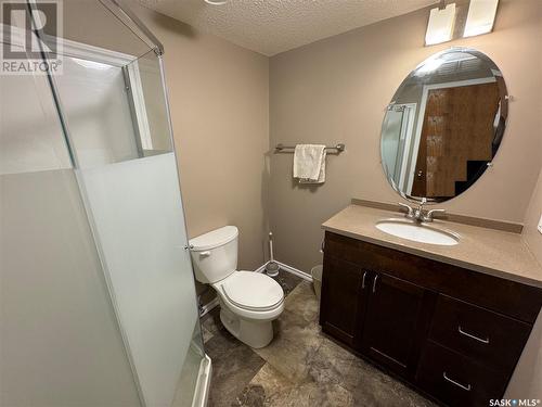 404 7Th Avenue W, Biggar, SK - Indoor Photo Showing Bathroom