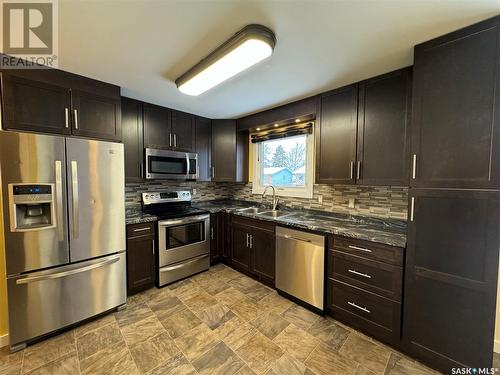 404 7Th Avenue W, Biggar, SK - Indoor Photo Showing Kitchen With Stainless Steel Kitchen With Double Sink