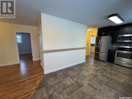 404 7Th Avenue W, Biggar, SK - Indoor Photo Showing Kitchen