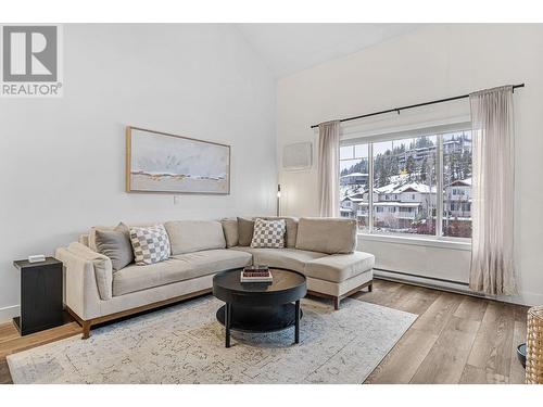 2120 Shannon Ridge Drive Unit# 312, West Kelowna, BC - Indoor Photo Showing Living Room