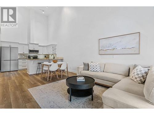 2120 Shannon Ridge Drive Unit# 312, West Kelowna, BC - Indoor Photo Showing Living Room