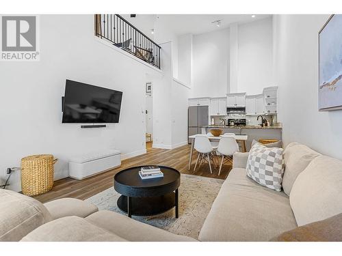 2120 Shannon Ridge Drive Unit# 312, West Kelowna, BC - Indoor Photo Showing Living Room