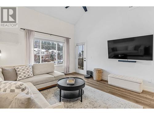 2120 Shannon Ridge Drive Unit# 312, West Kelowna, BC - Indoor Photo Showing Living Room