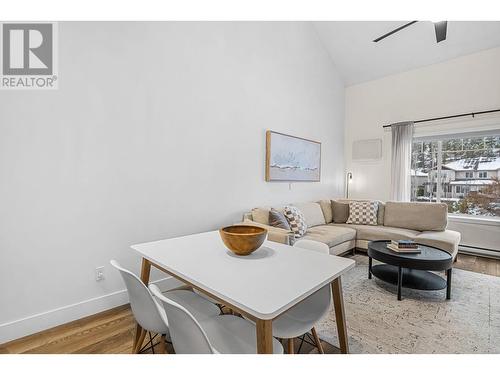 2120 Shannon Ridge Drive Unit# 312, West Kelowna, BC - Indoor Photo Showing Living Room