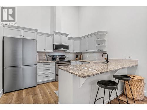 2120 Shannon Ridge Drive Unit# 312, West Kelowna, BC - Indoor Photo Showing Kitchen With Upgraded Kitchen