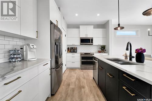 174 Germain Court, Saskatoon, SK - Indoor Photo Showing Kitchen With Double Sink With Upgraded Kitchen