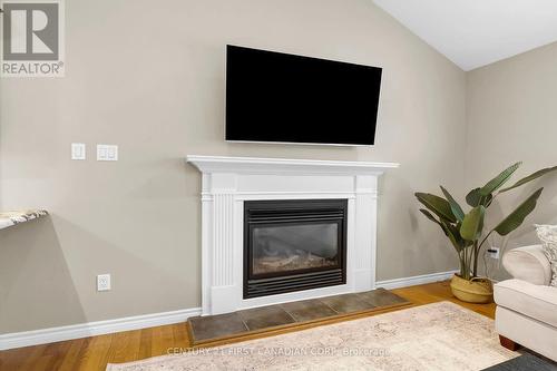 1597 Stackhouse Avenue W, London, ON - Indoor Photo Showing Living Room With Fireplace