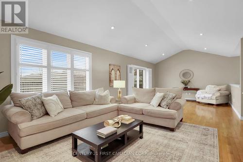 1597 Stackhouse Avenue W, London, ON - Indoor Photo Showing Living Room