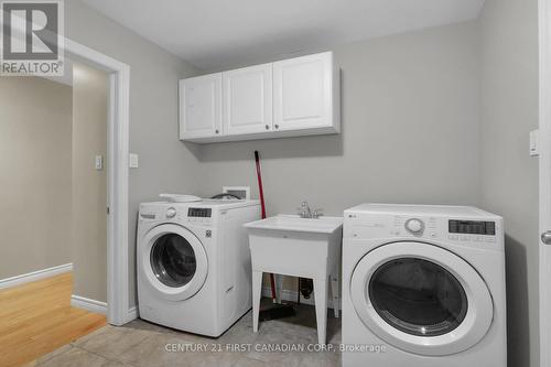 1597 Stackhouse Avenue W, London, ON - Indoor Photo Showing Laundry Room