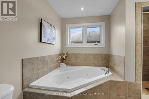 1597 Stackhouse Avenue W, London, ON - Indoor Photo Showing Bathroom