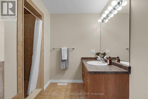 1597 Stackhouse Avenue W, London, ON - Indoor Photo Showing Bathroom