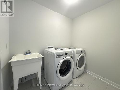 905 Dignity Place, Ottawa, ON - Indoor Photo Showing Laundry Room