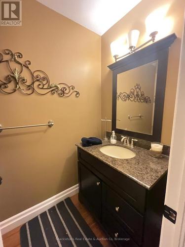 107 Franklin Drive, Stratford, ON - Indoor Photo Showing Bathroom