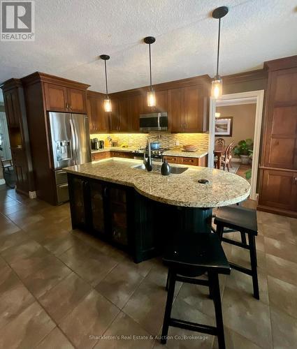 107 Franklin Drive, Stratford, ON - Indoor Photo Showing Kitchen With Upgraded Kitchen